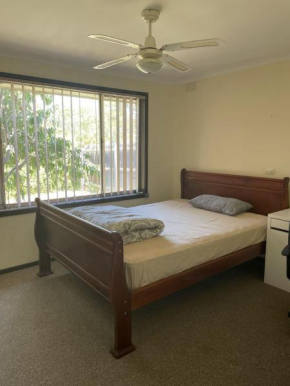 a 别墅大床间毗邻公园和公交车站, Melbourne